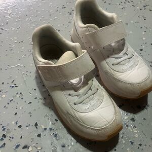 Kids White Velcro Sneakers- under Armour size 1.5 Y